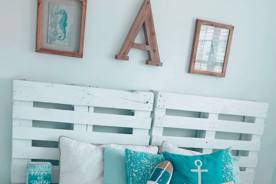 white minimalist pallet bed frame